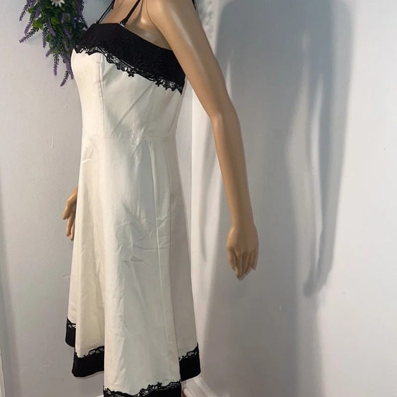 White House Black Market, 6, Cream sleeveless midi black floral embroidery - Picture 3 of 8